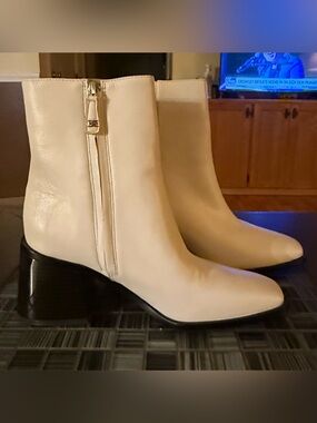 SAM EDELMAN Winnie, Ivory Leather Women's Ankle Boot with Block Heel.